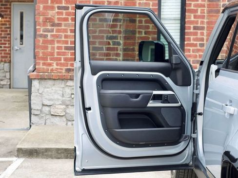 Used 2022 Land Rover Defender 110 X-Dynamic HSE image 17