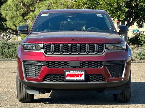 New 2026 Jeep Grand Cherokee Altitude image 2