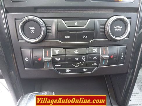 Used 2017 Ford Explorer XLT w/ XLT Technology Feature Bundle AWD/4WD image 25