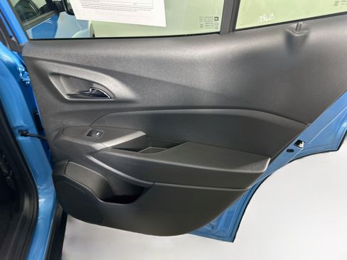 Used 2025 Chevrolet Trax LT FWD image 28
