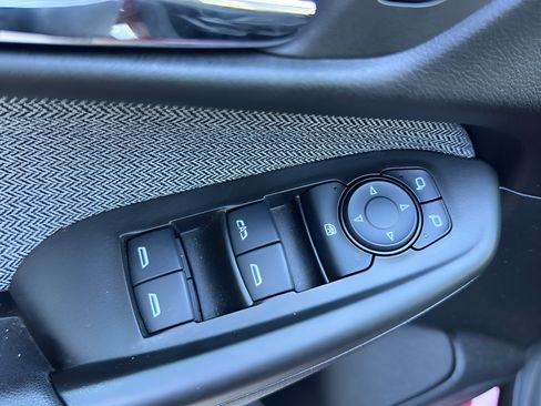 Used 2025 Chevrolet TrailBlazer LT FWD image 14
