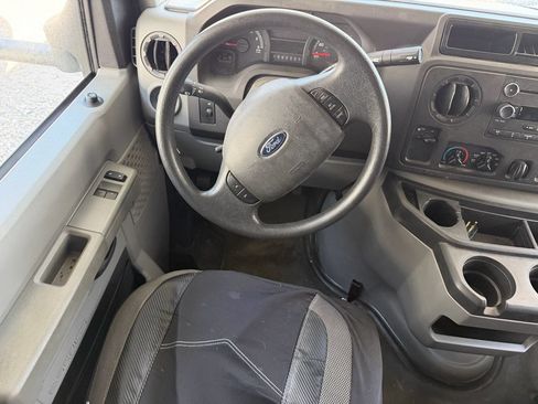 Used 2015 Ford E-350 and Econoline 350 Super Duty RWD image 18