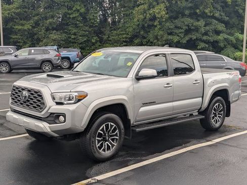Used 2023 Toyota Tacoma TRD Sport w/ Technology Package AWD/4WD image 3