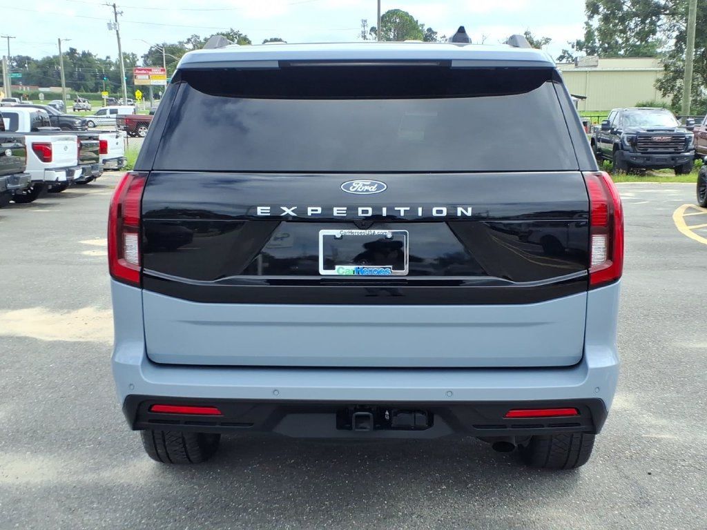 Used 2025 Ford Expedition Active RWD image 6