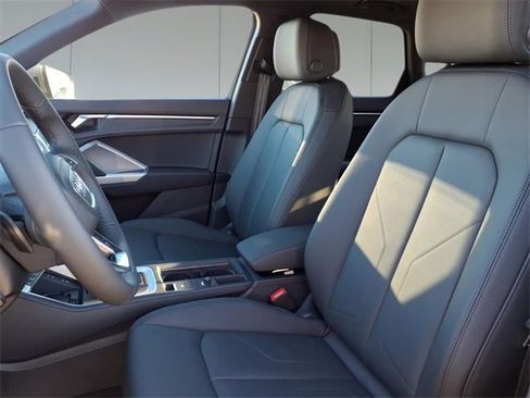 New 2025 Audi Q3 2.0T Premium image 11