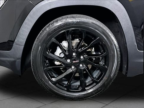 Used 2024 GMC Terrain SLT w/ Elevation Edition FWD image 10
