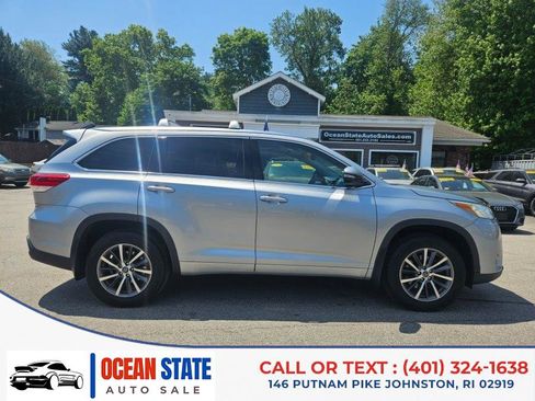 Used 2017 Toyota Highlander XLE AWD/4WD image 6