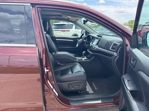 Used 2019 Toyota Highlander XLE AWD/4WD image 20