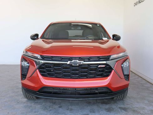 Used 2024 Chevrolet Trax RS w/ Driver Confidence Package FWD image 2