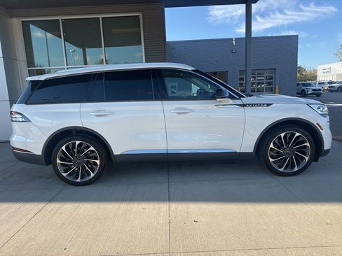 Used 2020 Lincoln Aviator Reserve w/ Equipment Group 202A image 8