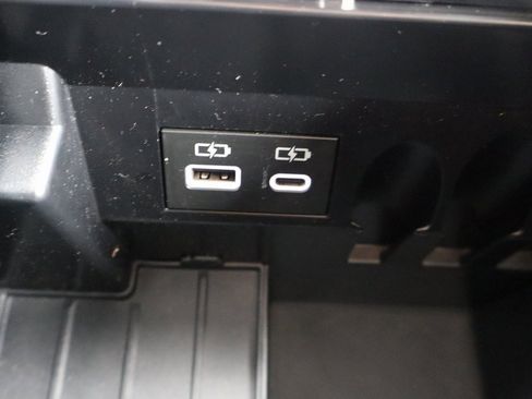 Used 2025 Toyota Tundra Platinum image 18