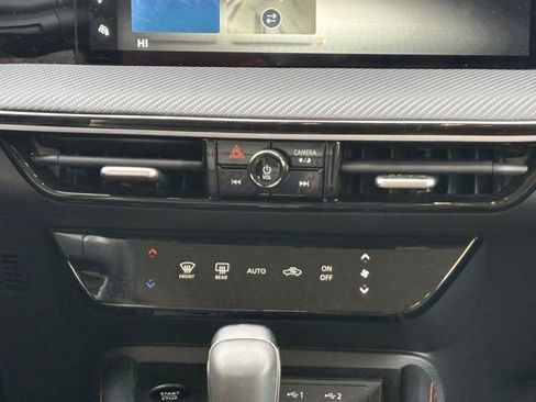 Used 2025 Nissan Kicks SR image 13