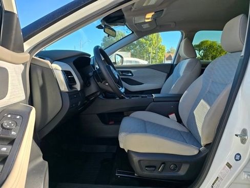 Used 2023 Nissan Rogue SV image 19