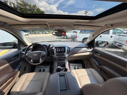 Used 2019 Chevrolet Tahoe LT w/ Luxury Package AWD/4WD image 3