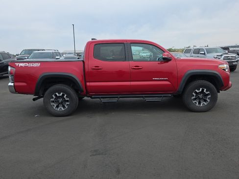 Certified 2021 Toyota Tacoma TRD Off-Road AWD/4WD image 9