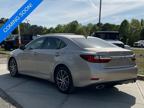 Used 2017 Lexus ES 350 w/ Luxury Package FWD image 5