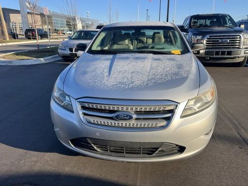 Used 2011 Ford Taurus SE image 2
