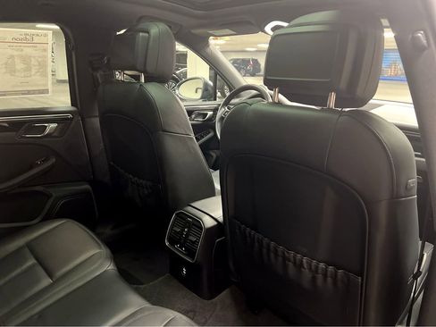 Used 2023 Porsche Macan Turbo image 22