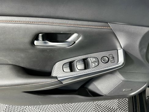 Used 2024 Nissan Sentra SR w/ SR Premium Package image 15