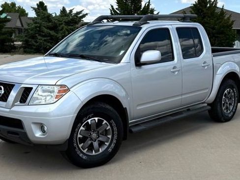Used 2014 Nissan Frontier PRO-4X w/ Pro-4x Luxury Package AWD/4WD image 2