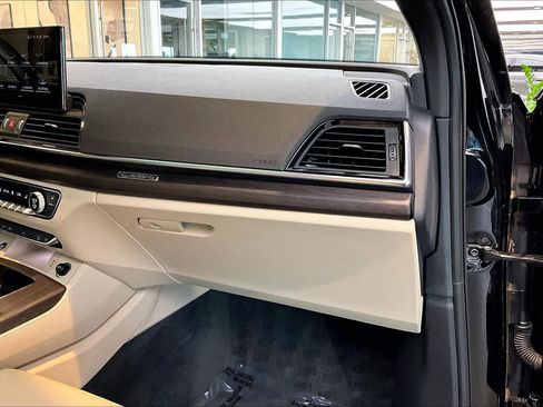 Used 2023 Audi Q5 2.0T Premium w/ Convenience Package image 19