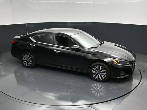 Used 2024 Nissan Altima 2.5 SV AWD/4WD image 39