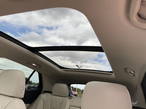 Used 2023 Buick Envision Avenir AWD/4WD image 17