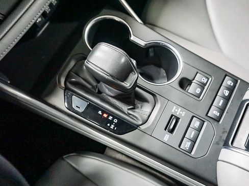 Used 2020 Toyota Highlander XLE image 29