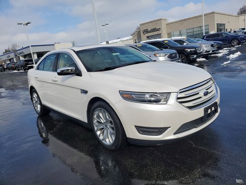 Used 2018 Ford Taurus Limited image 4