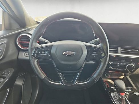 Used 2024 Chevrolet Trax RS w/ Sunroof Package image 12