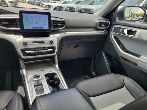 Used 2023 Ford Explorer XLT w/ Equipment Group 202A RWD image 19