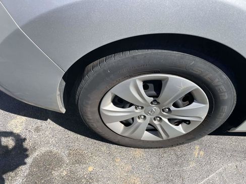 Used 2016 Hyundai Elantra SE FWD image 27