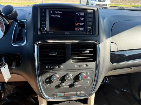 Used 2019 Dodge Grand Caravan SXT FWD image 20
