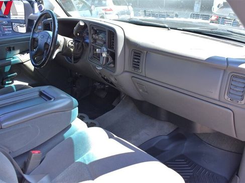 Used 2006 Chevrolet Silverado 2500 LT w/ Heavy-Duty Power Package AWD/4WD image 10