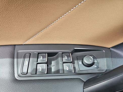 Certified 2023 Volkswagen Tiguan SE R-Line FWD image 28