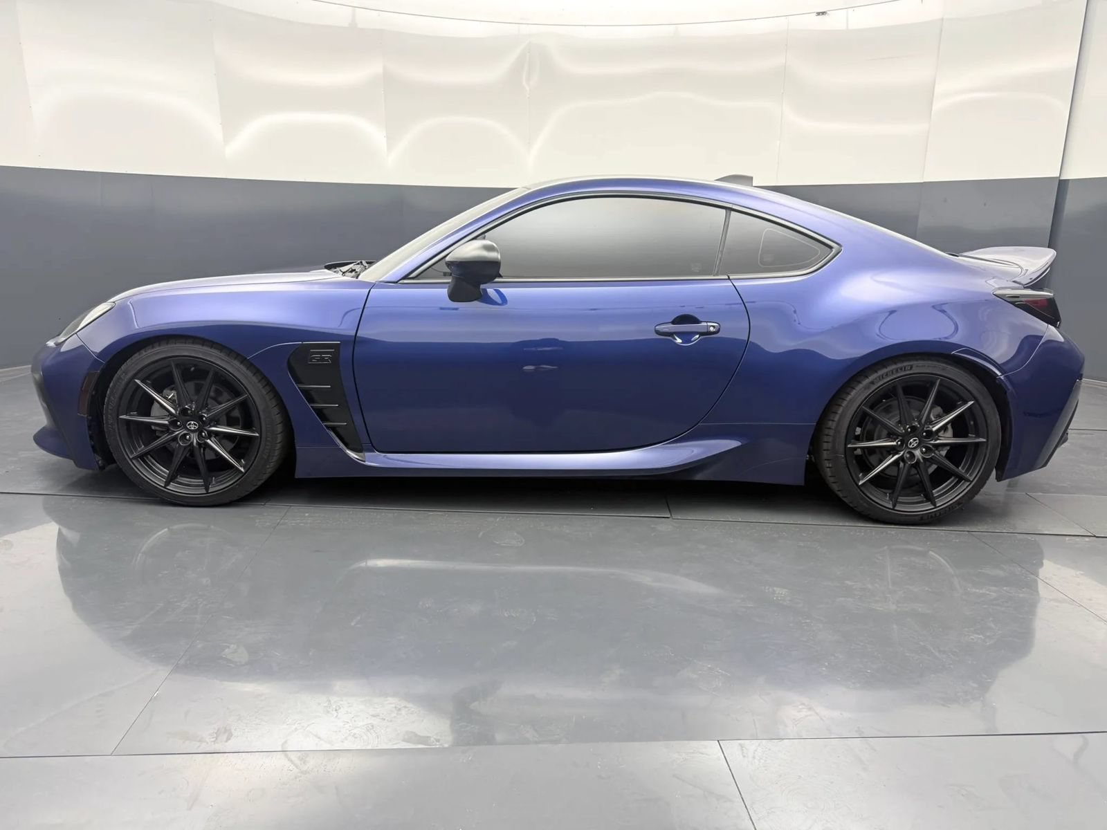 Used 2024 Toyota GR86 Premium RWD image 4