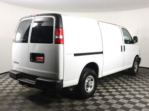 Used 2017 Chevrolet Express 2500 image 5