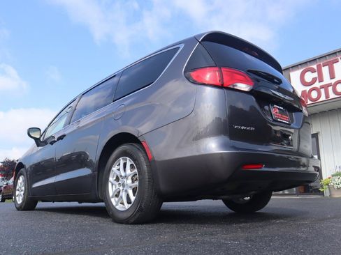 Used 2023 Chrysler Voyager LX FWD image 20