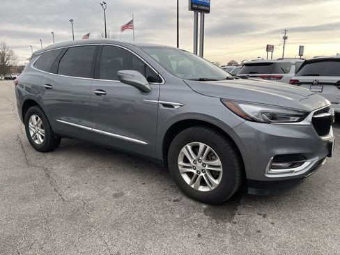 Used 2019 Buick Enclave Essence image 3