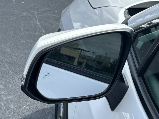 Used 2025 Toyota RAV4 XLE AWD/4WD image 15