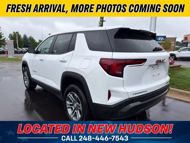 Used 2025 GMC Terrain Elevation FWD image 2