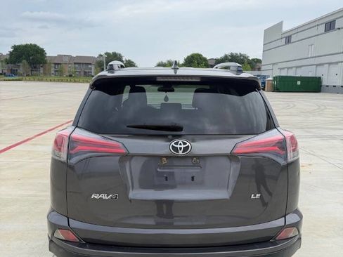 Used 2018 Toyota RAV4 LE image 6