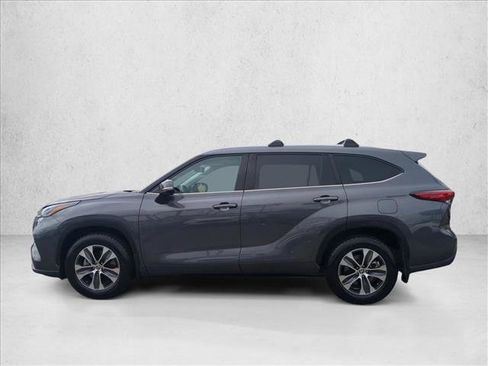Certified 2023 Toyota Highlander XLE image 9