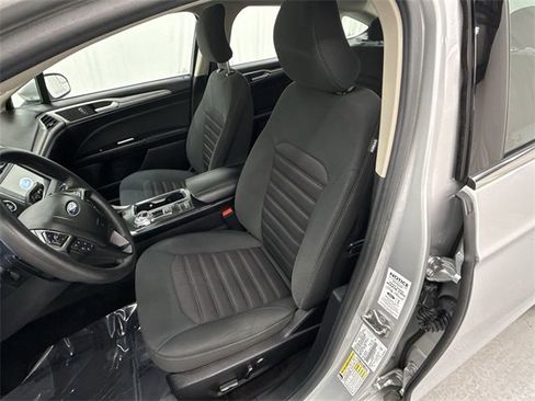 Used 2017 Ford Fusion SE w/ Fusion SE Technology Package image 11