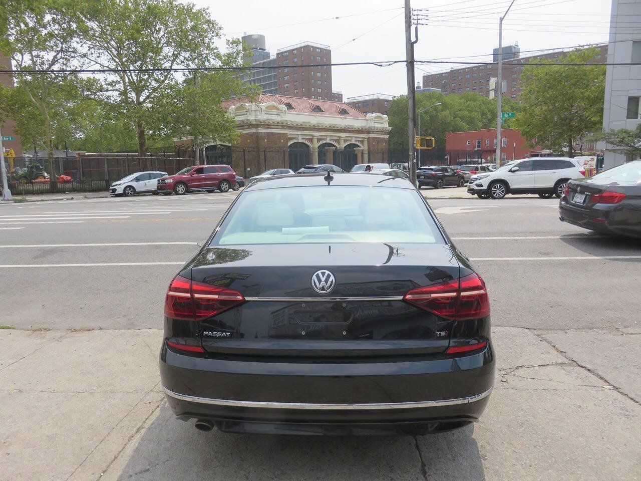 Used 2017 Volkswagen Passat 1.8T R-Line FWD image 8
