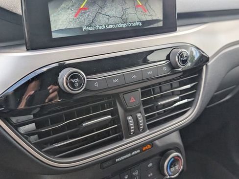 Used 2022 Ford Escape SE image 24