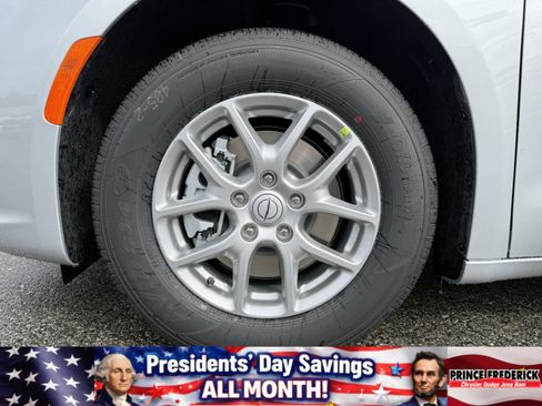 New 2026 Chrysler Pacifica Select image 9