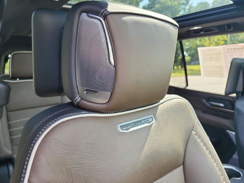 Certified 2025 GMC Yukon Denali Ultimate AWD/4WD image 9