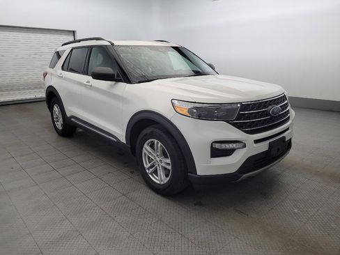 Used 2022 Ford Explorer XLT w/ Equipment Group 202A AWD/4WD image 13
