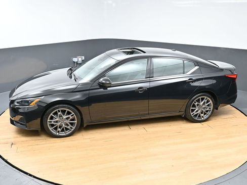 Used 2024 Nissan Altima 2.0 SR FWD image 45